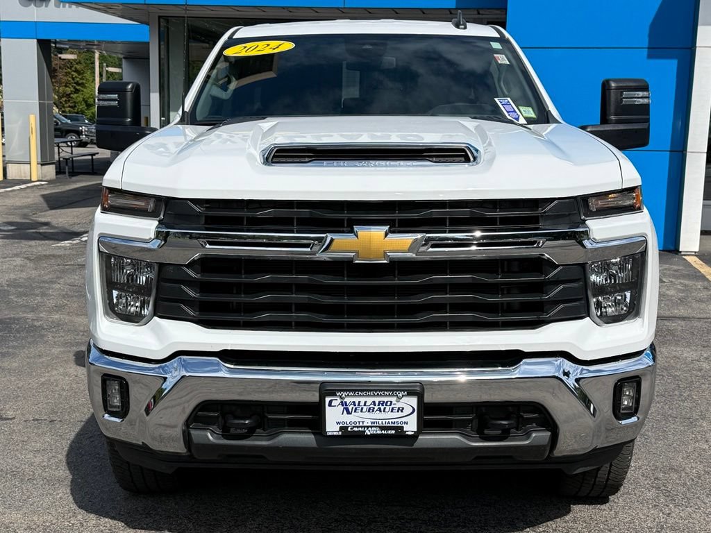 Used 2024 Chevrolet Silverado 2500 LT w/ Convenience Package AWD/4WD image 2