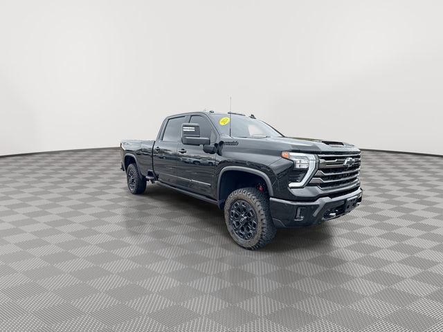 Used 2024 Chevrolet Silverado 2500 High Country w/ High Country Premium Package AWD/4WD image 2