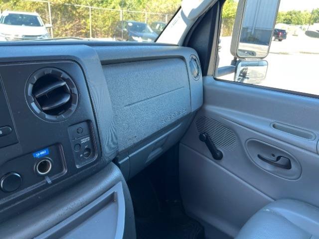 Used 2011 Ford E-450 and Econoline 450 Super Duty RWD image 16