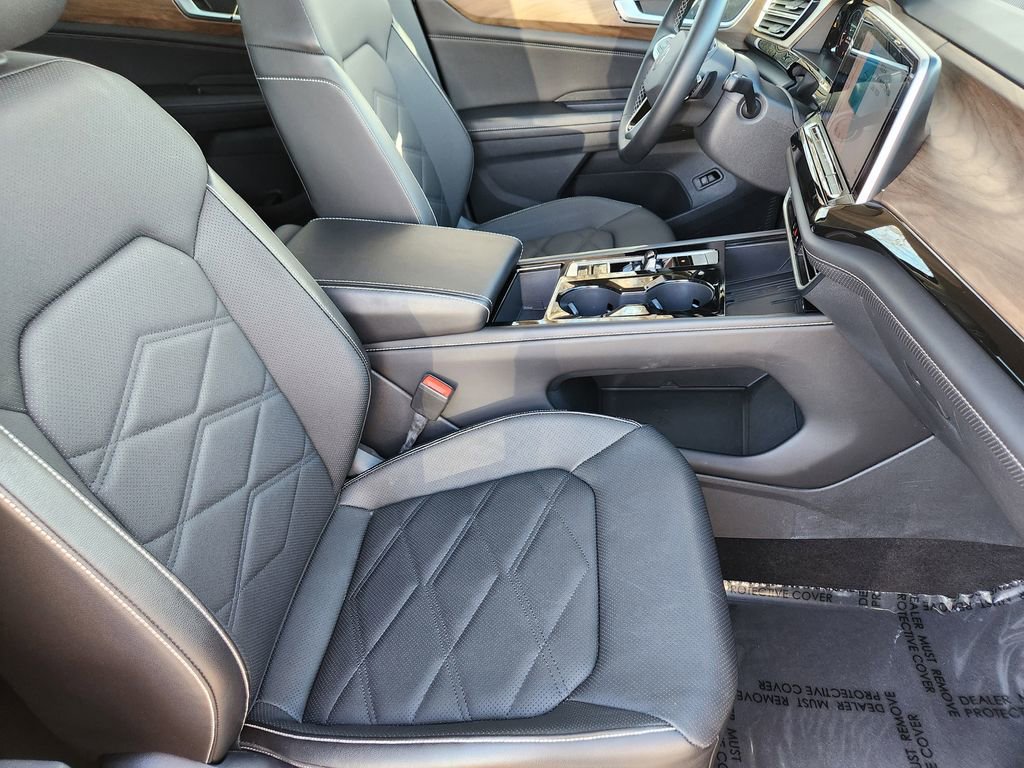 Used 2025 Volkswagen Atlas SE image 4