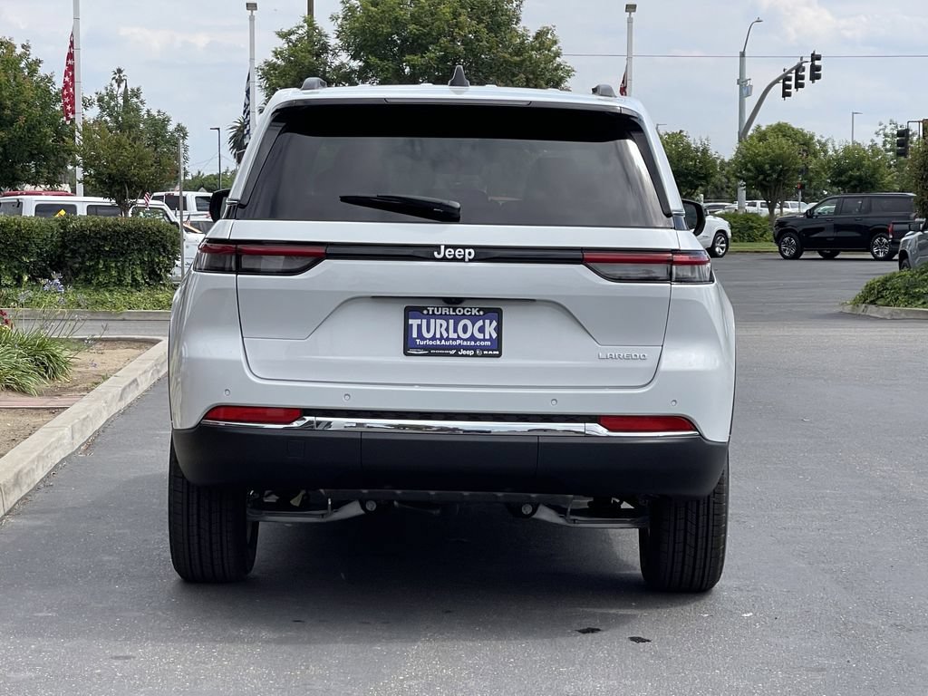 New 2026 Jeep Grand Cherokee Laredo RWD image 6