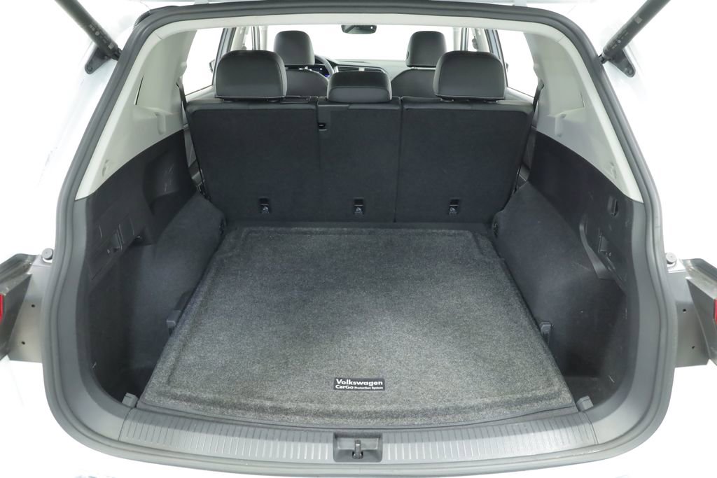 Used 2022 Volkswagen Tiguan SE AWD/4WD image 38