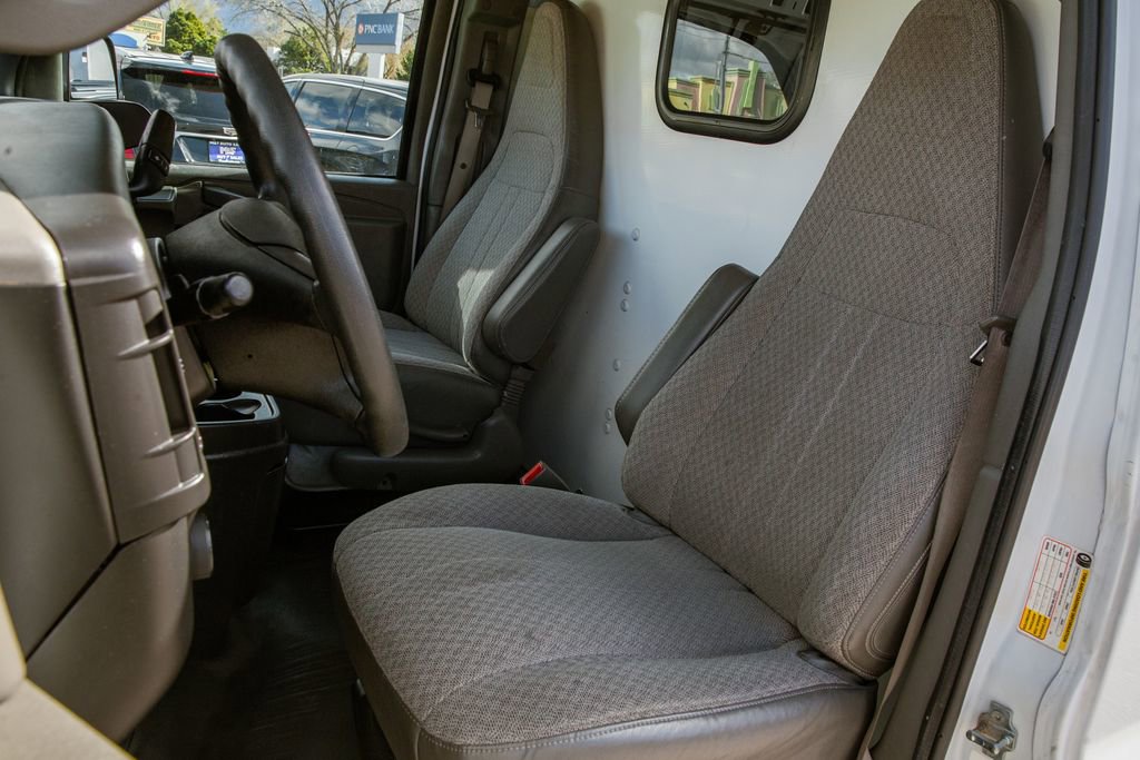Used 2018 Chevrolet Express 2500 image 14