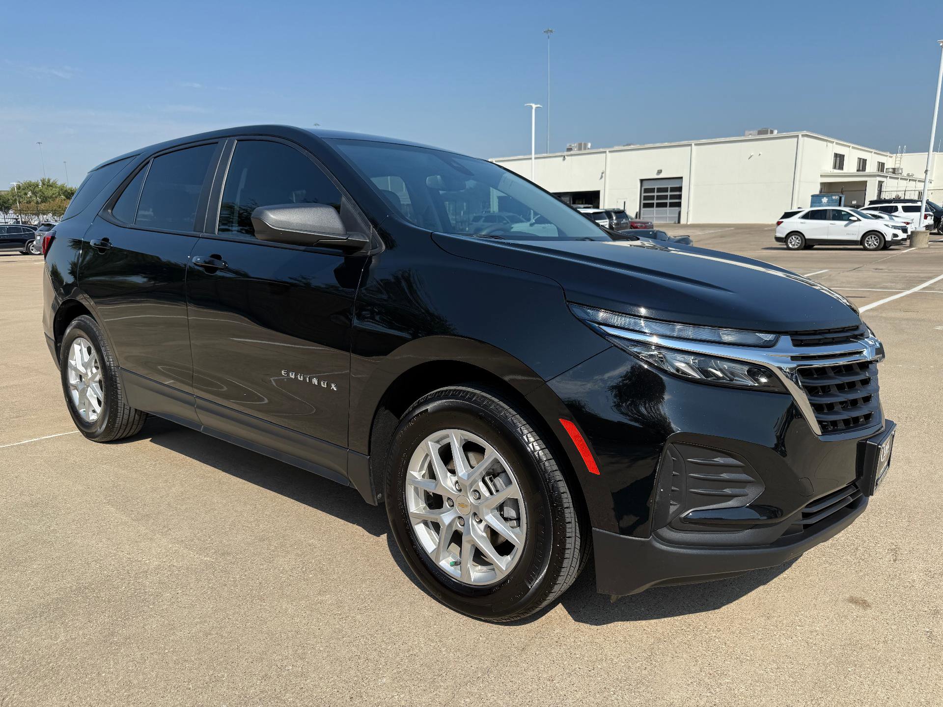 Used 2023 Chevrolet Equinox LS w/ LS Convenience Package image 2