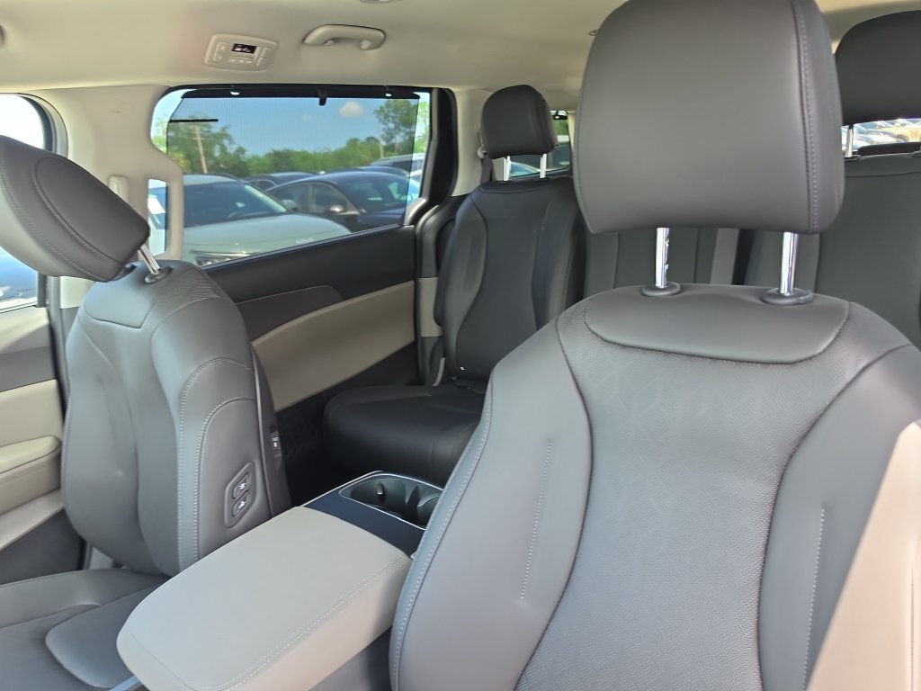 New 2027 Kia Carnival EX FWD image 23