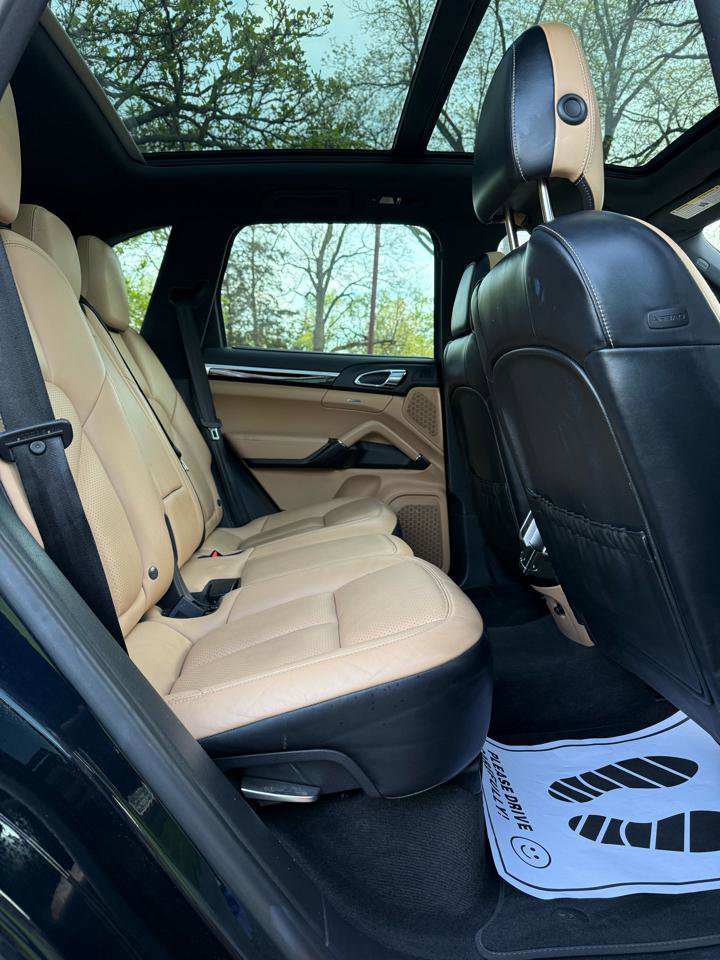 Used 2015 Porsche Cayenne Diesel AWD/4WD image 21