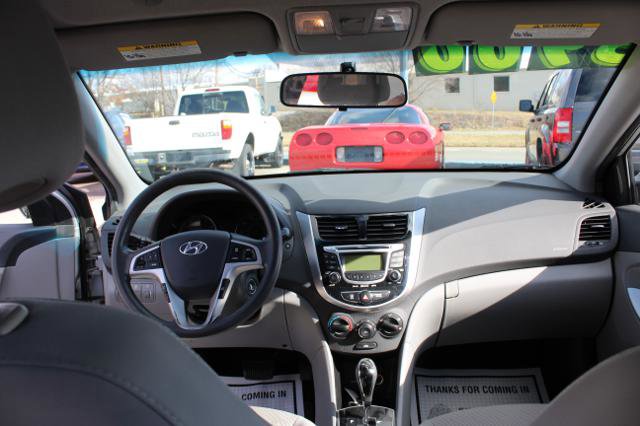 Used 2013 Hyundai Accent GLS w/ Premium Pkg image 11