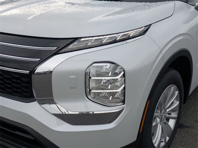New 2025 Mitsubishi Outlander ES image 10