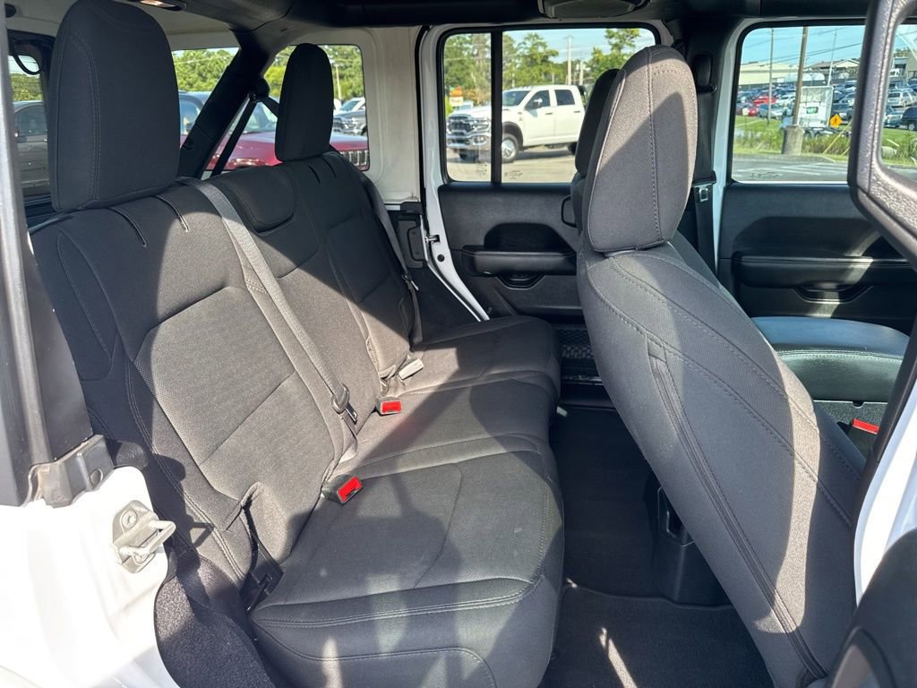 Used 2020 Jeep Wrangler Unlimited Sahara AWD/4WD image 18