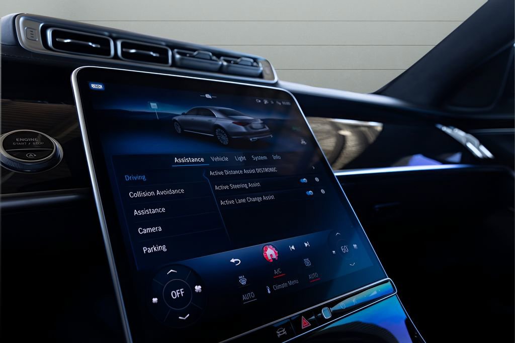 Used 2022 Mercedes-Benz S 580 4MATIC Sedan w/ AMG Line Package image 24