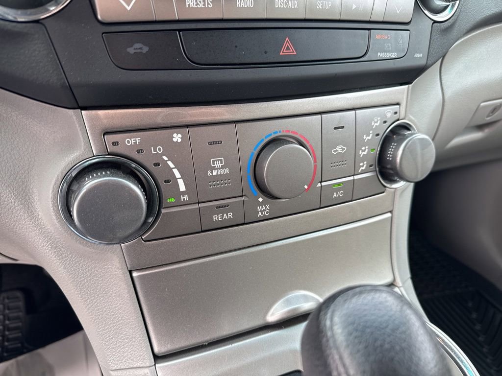 Used 2011 Toyota Highlander 4WD w/ Tech Pkg image 19