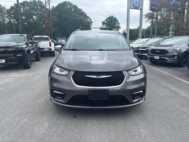 Used 2022 Chrysler Pacifica Limited FWD image 3