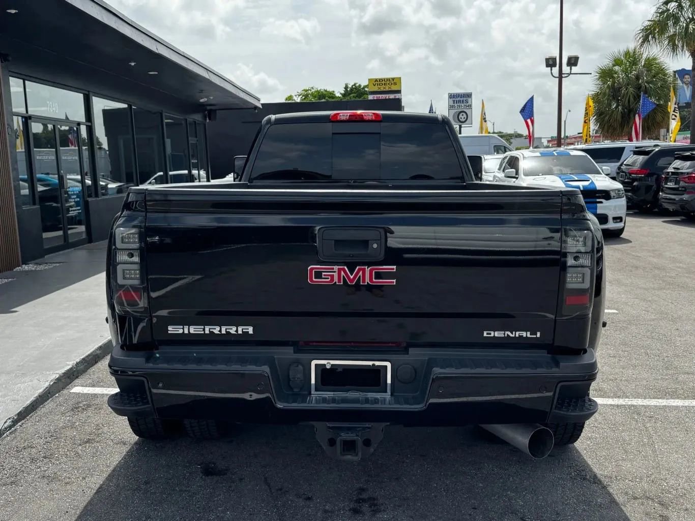 Used 2018 GMC Sierra 3500 Denali w/ Duramax Plus Package image 9