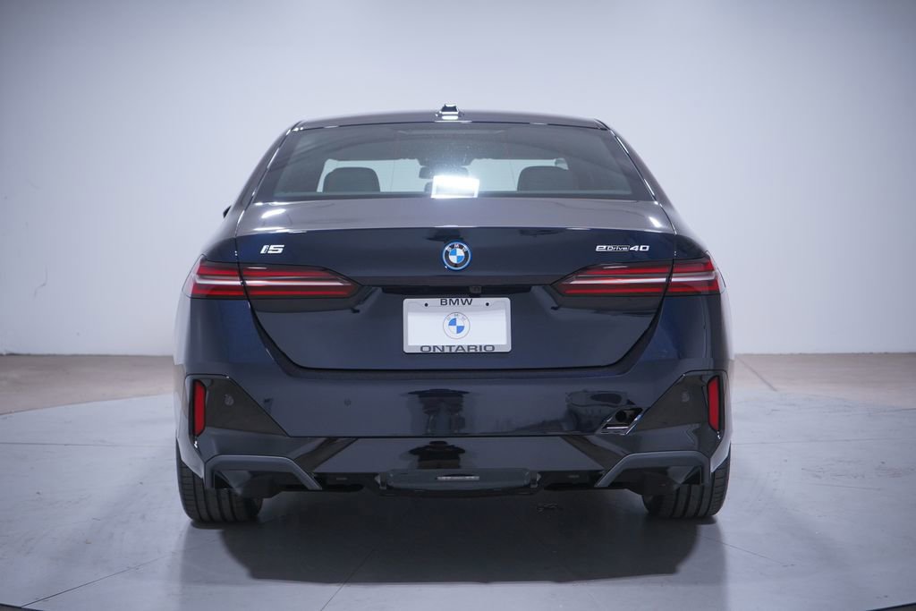 New 2026 BMW i5 eDrive40 w/ M Sport Package image 5