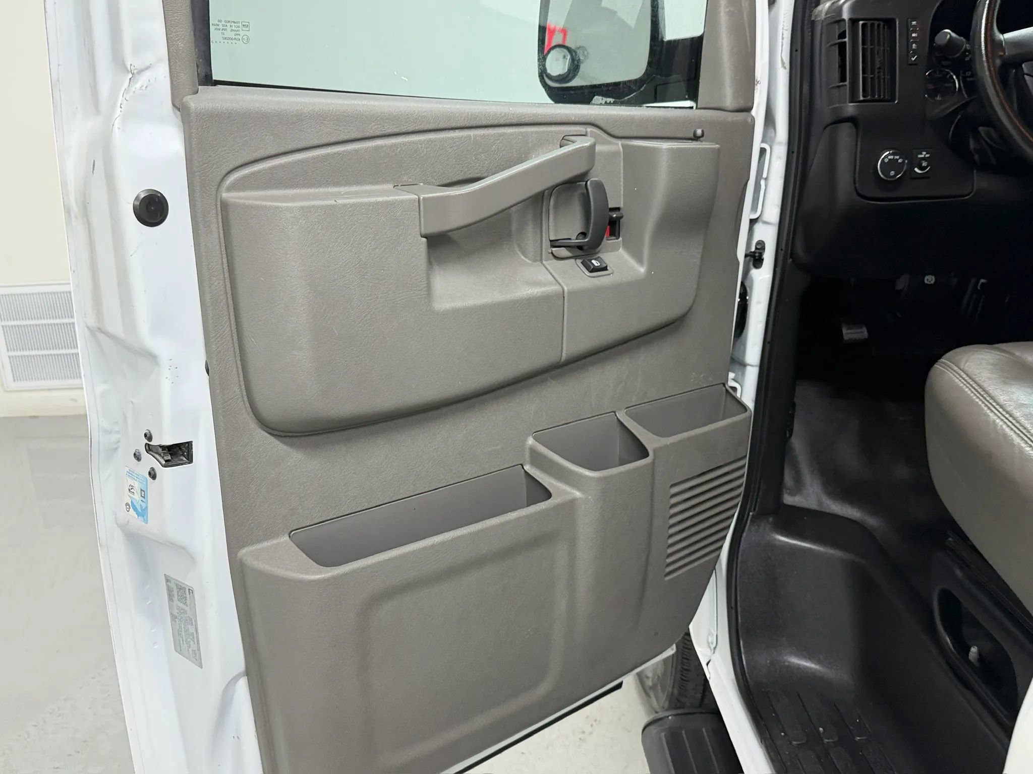 Used 2023 Chevrolet Express 3500 LS RWD image 11