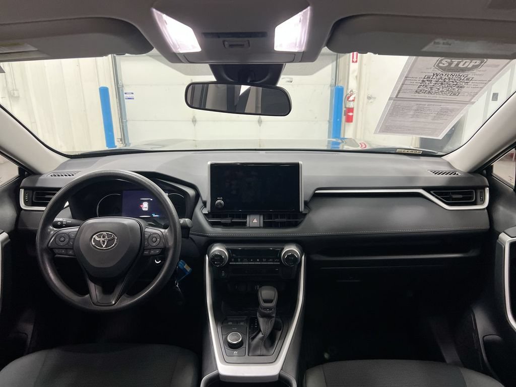 Used 2023 Toyota RAV4 LE AWD/4WD image 10