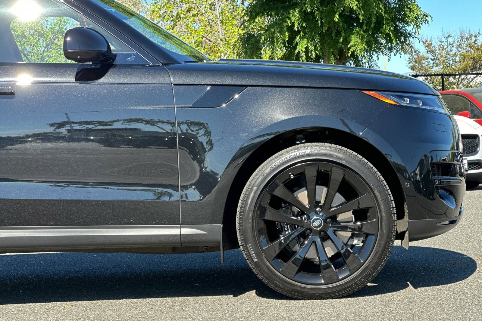 Used 2025 Land Rover Range Rover Sport SE image 36