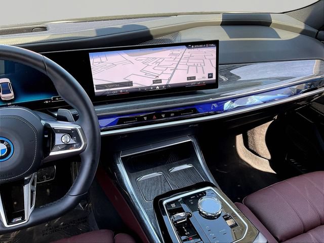 Used 2025 BMW 750e xDrive w/ Premium Package AWD/4WD image 11