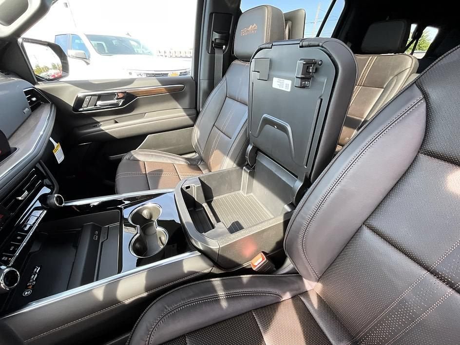 New 2026 Chevrolet Suburban High Country AWD/4WD image 34