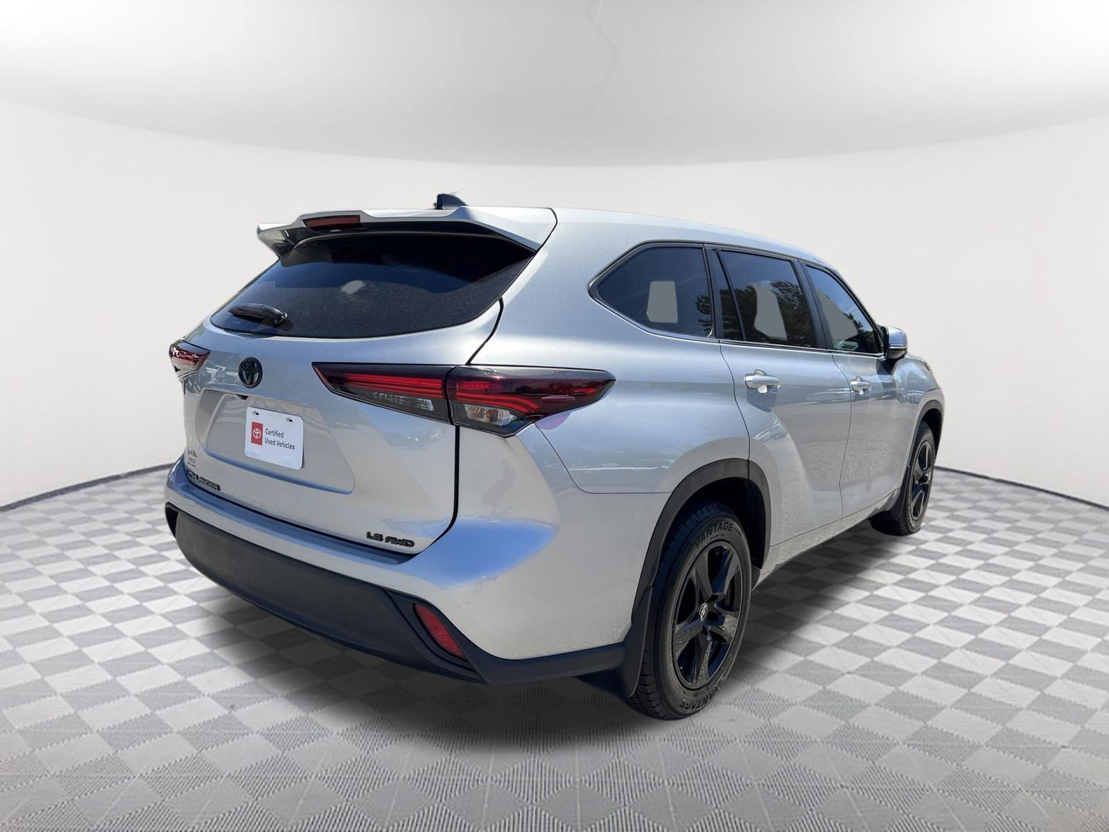 Certified 2024 Toyota Highlander LE AWD/4WD image 18