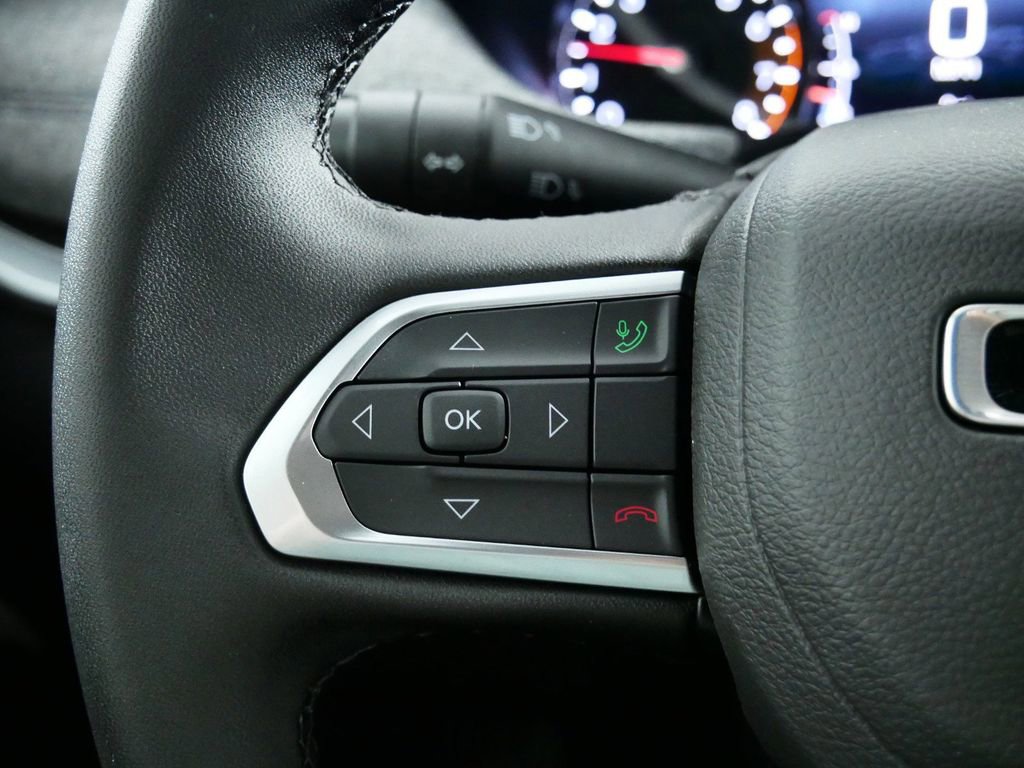 Used 2024 Jeep Compass Latitude image 36