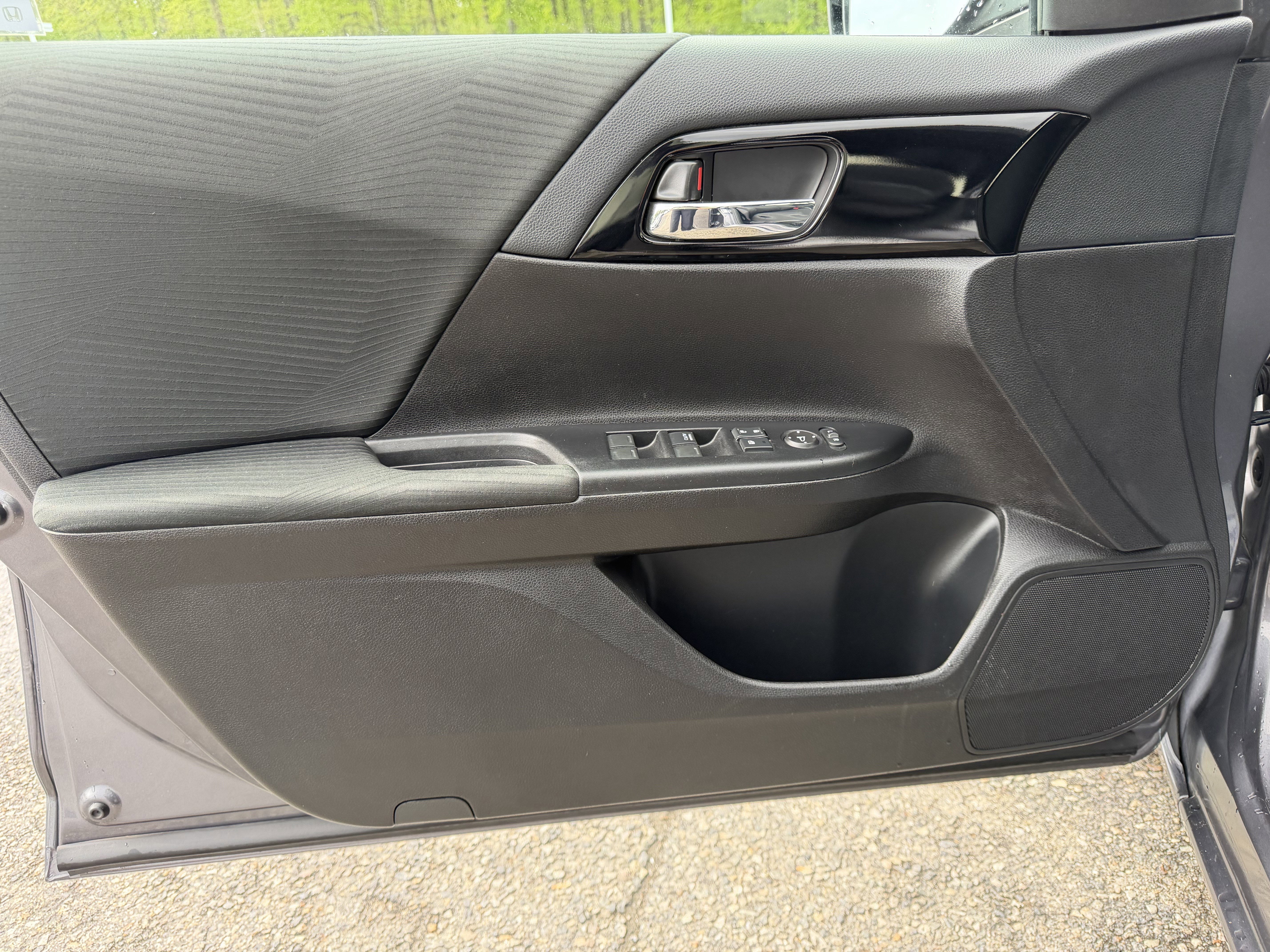 Used 2017 Honda Accord LX image 9