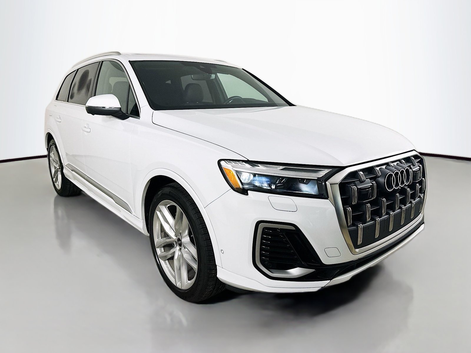 Certified 2025 Audi Q7 2.0T Premium w/ Premium Plus Package AWD/4WD image 3