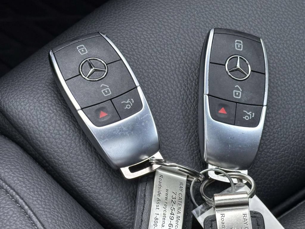 Used 2023 Mercedes-Benz GLB 250 4MATIC image 33