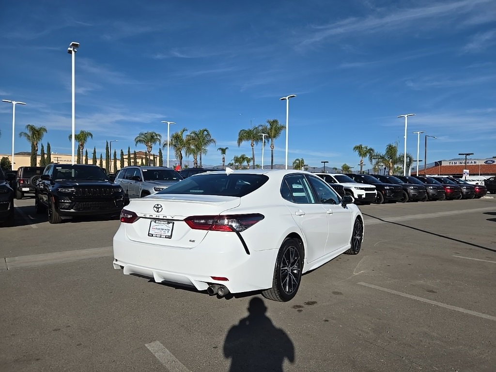 Used 2023 Toyota Camry SE image 5