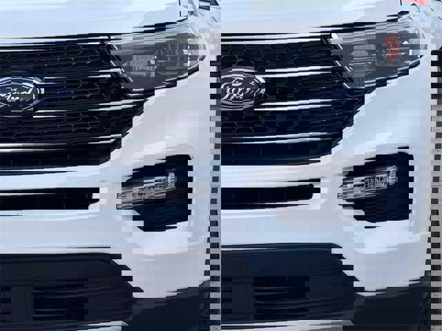Used 2024 Ford Explorer XLT w/ Equipment Group 202A image 8