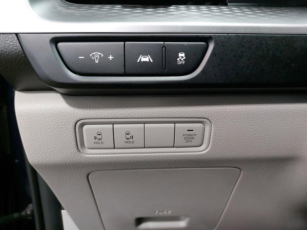 Used 2023 Kia Carnival LX image 26