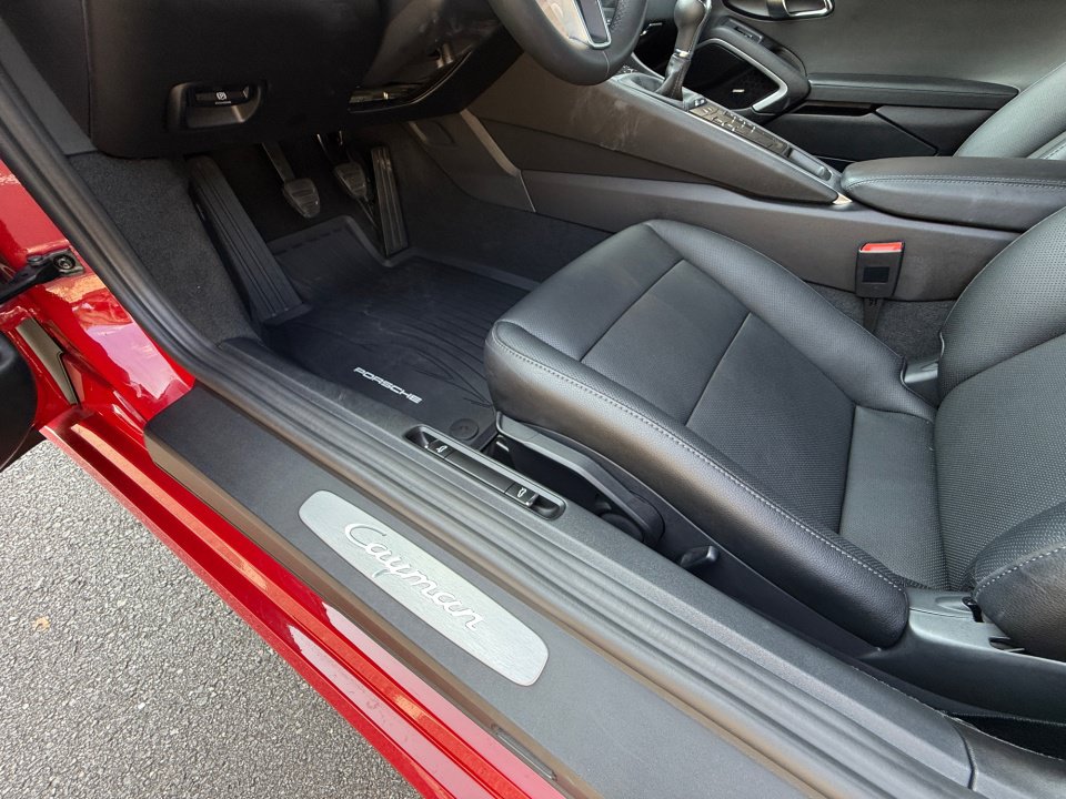 Used 2025 Porsche 718 Cayman RWD image 25