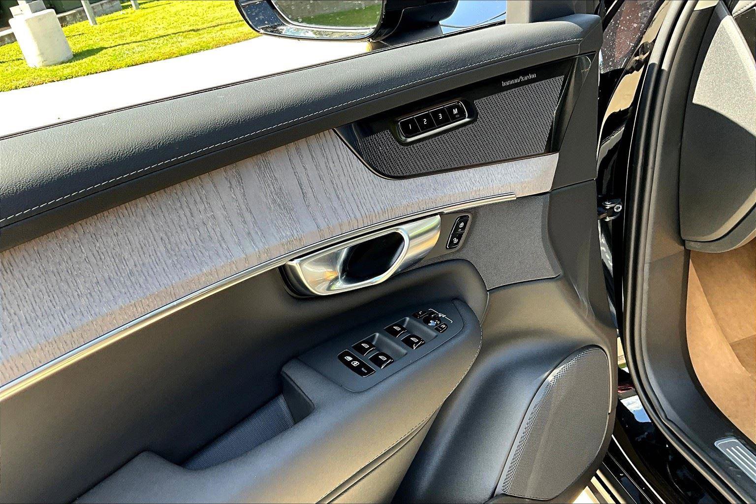 New 2026 Volvo XC90 B6 Ultra w/ Protection Package Premier image 22