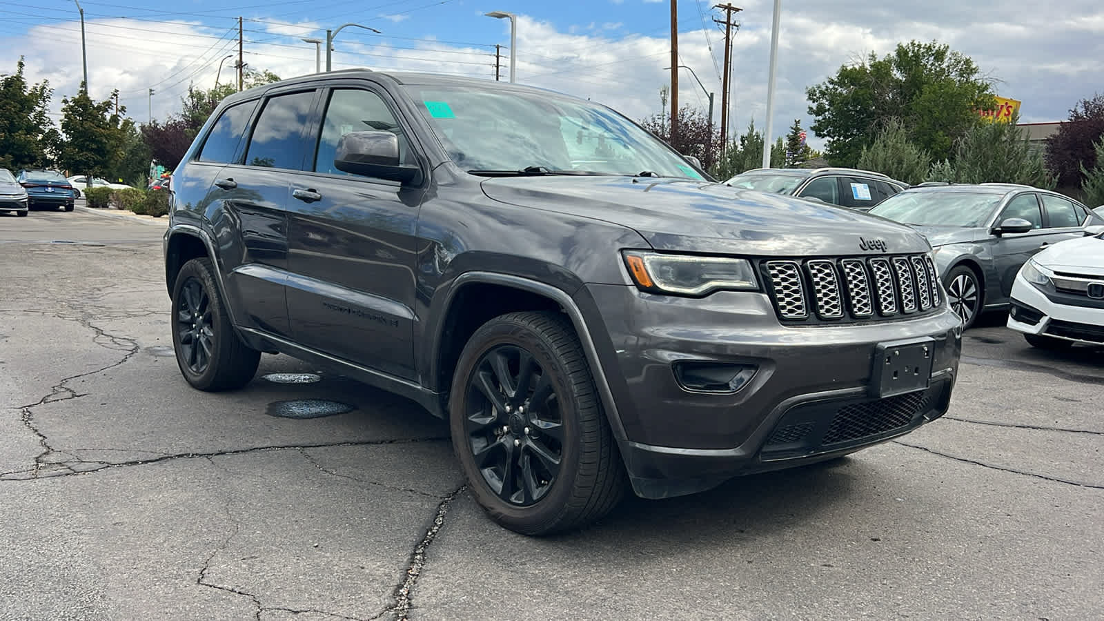 Used 2021 Jeep Grand Cherokee Laredo X AWD/4WD image 3