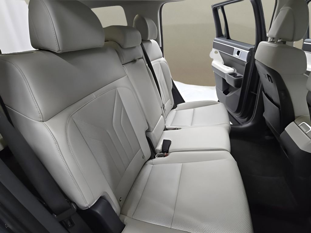 Certified 2025 Hyundai Santa Fe SEL image 19