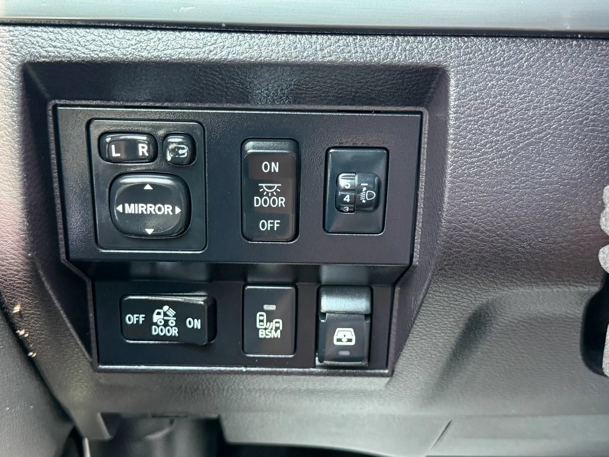 Used 2016 Toyota Tundra Platinum AWD/4WD image 23