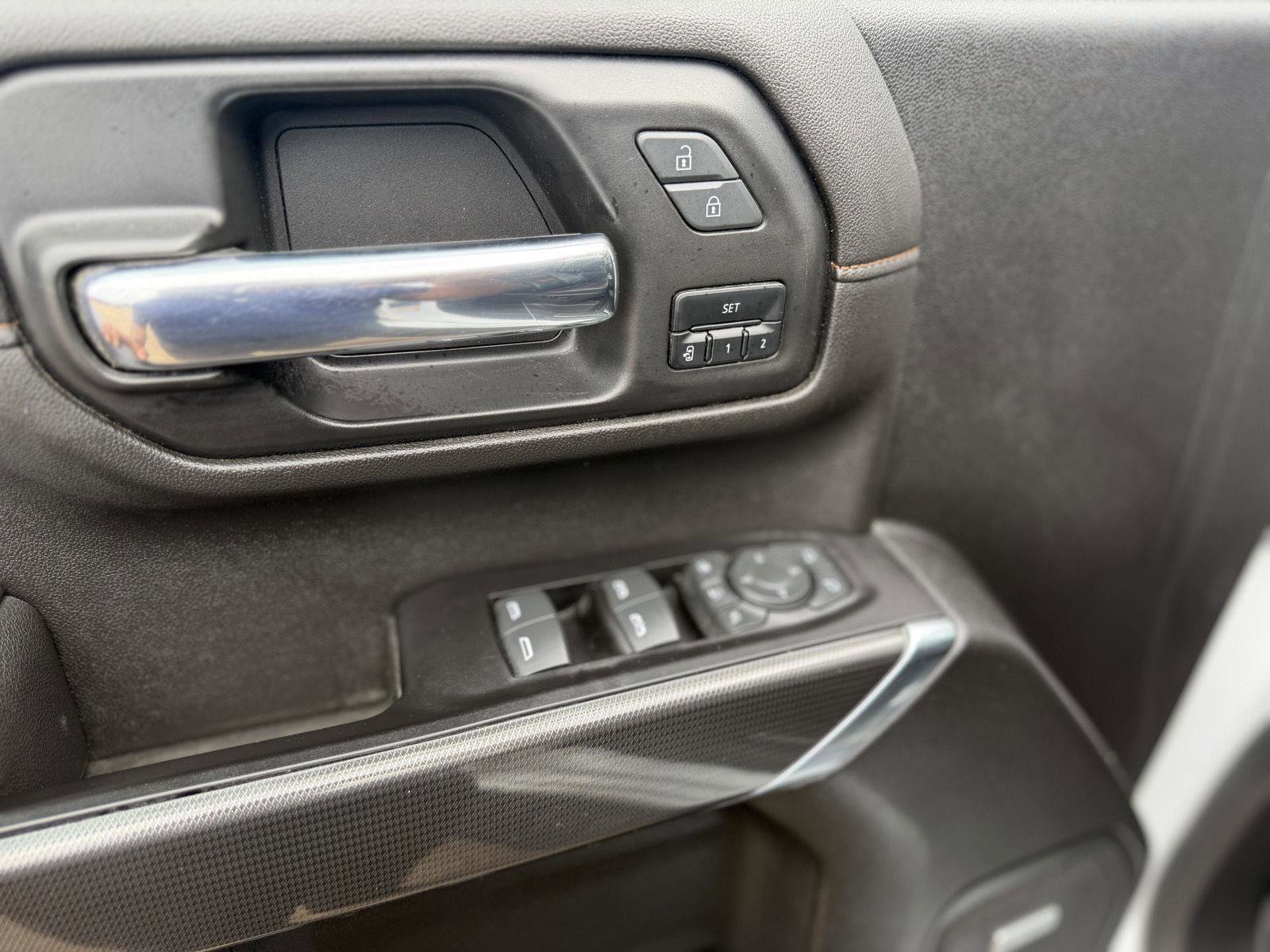 Used 2022 GMC Sierra 2500 AT4 w/ AT4 Premium Plus Package AWD/4WD image 9