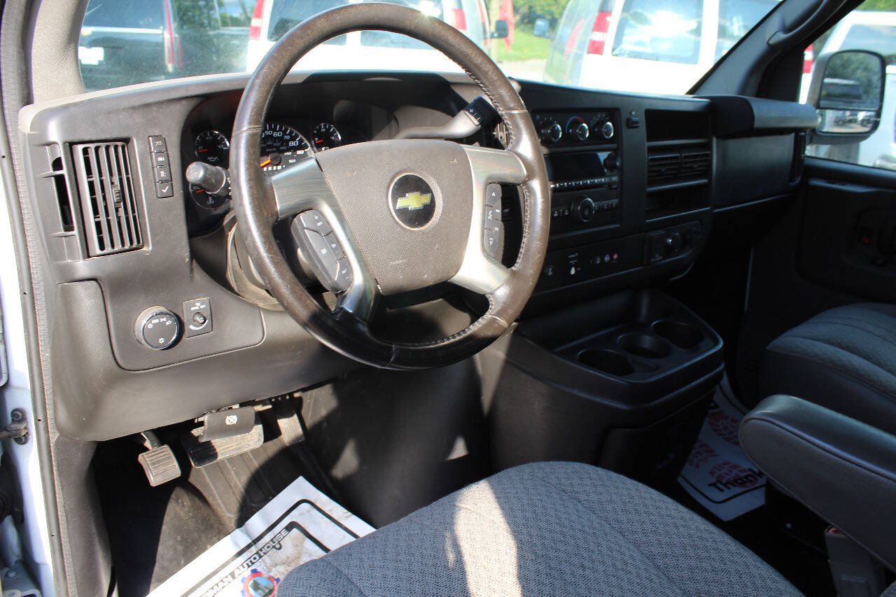 Used 2015 Chevrolet Express 3500 RWD image 10