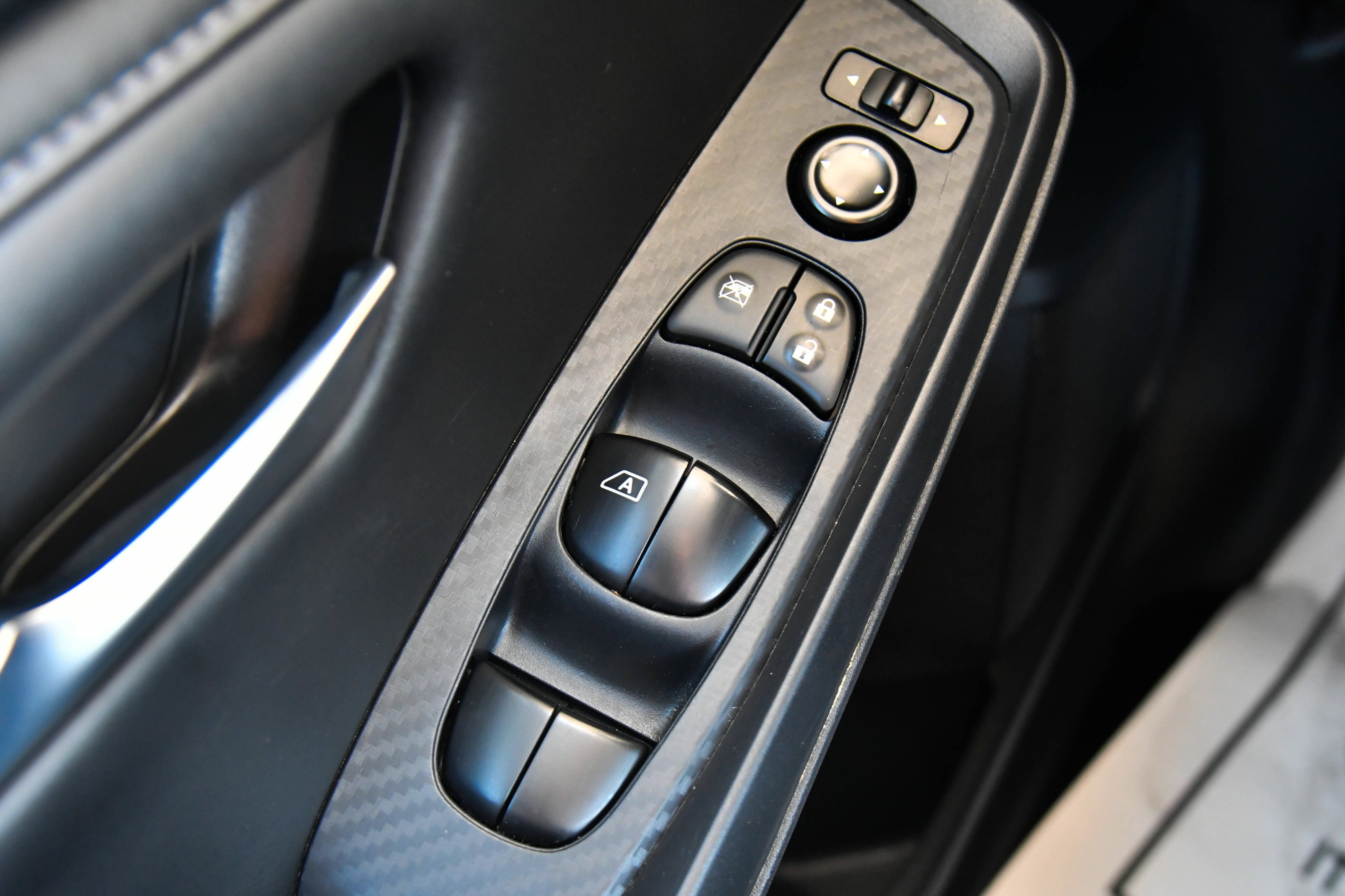 Used 2025 Nissan Sentra SV FWD image 29