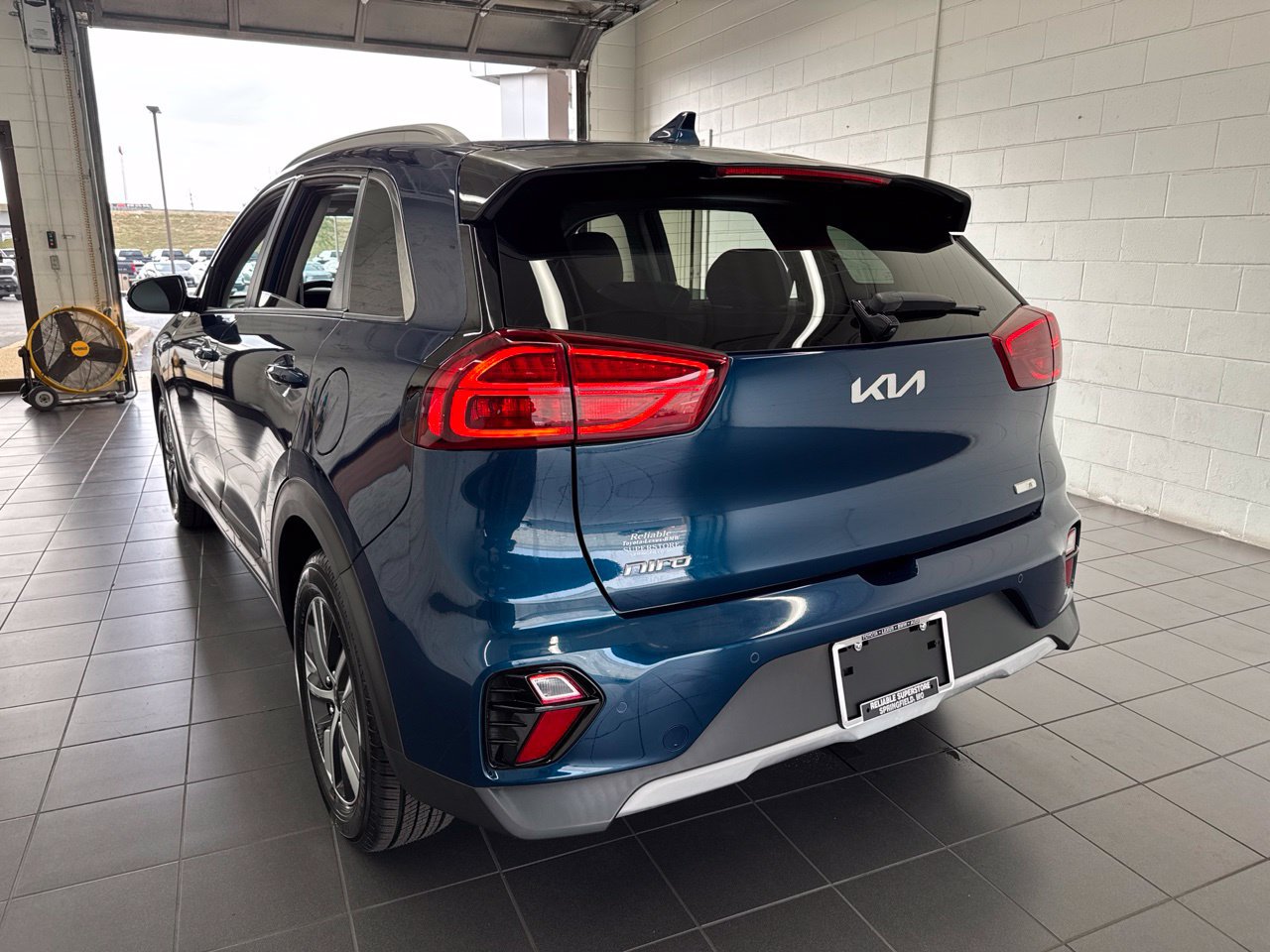 Used 2022 Kia Niro EX Premium FWD image 6