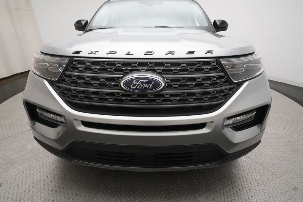 Used 2023 Ford Explorer XLT w/ Equipment Group 202A AWD/4WD image 22