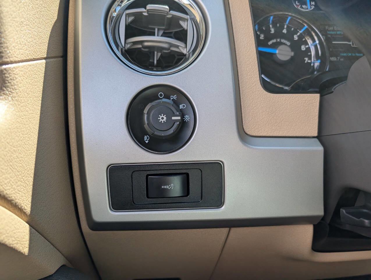 Used 2013 Ford F150 Lariat w/ Luxury Equipment Group image 19