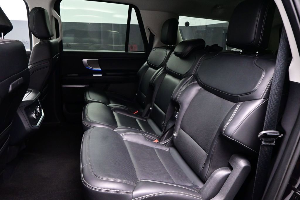 Used 2025 Ford Expedition Max Platinum AWD/4WD image 27