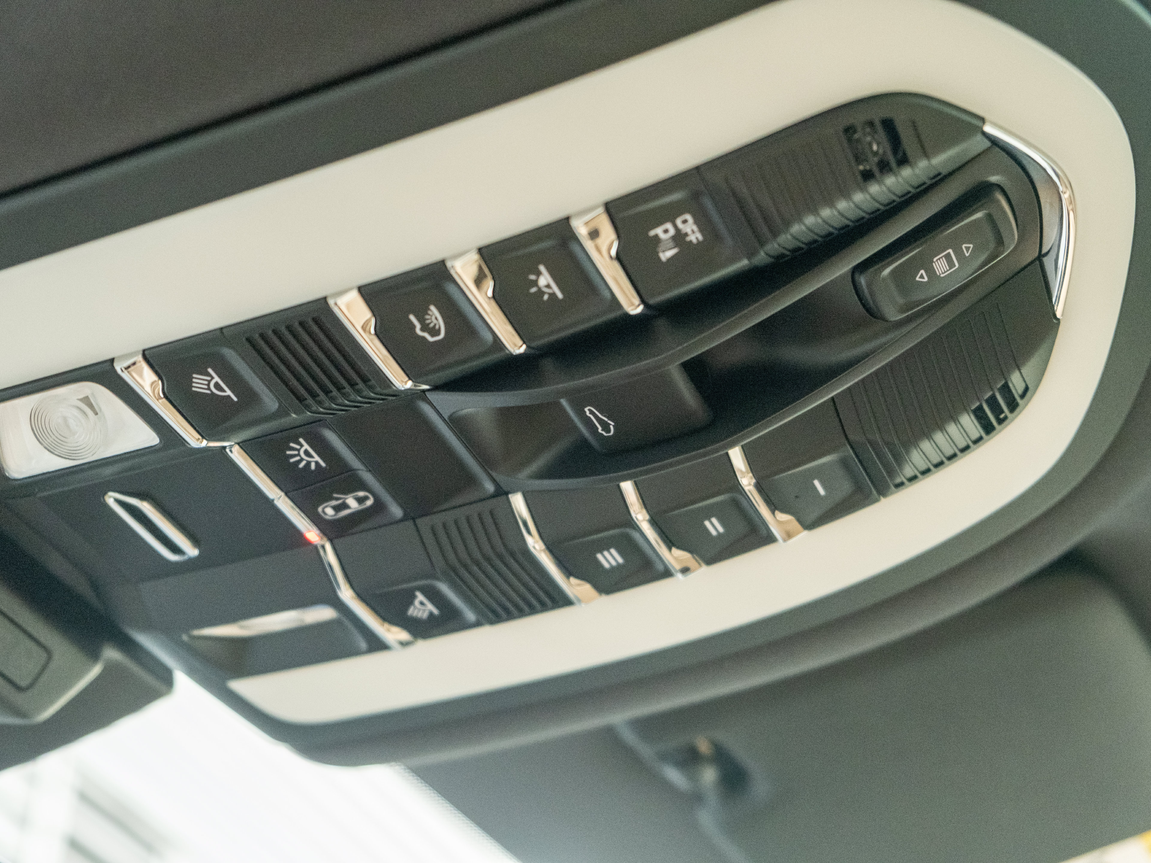 Certified 2023 Porsche Macan S AWD/4WD image 37