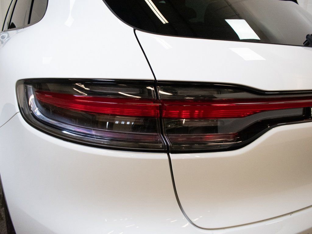 Certified 2025 Porsche Macan image 12