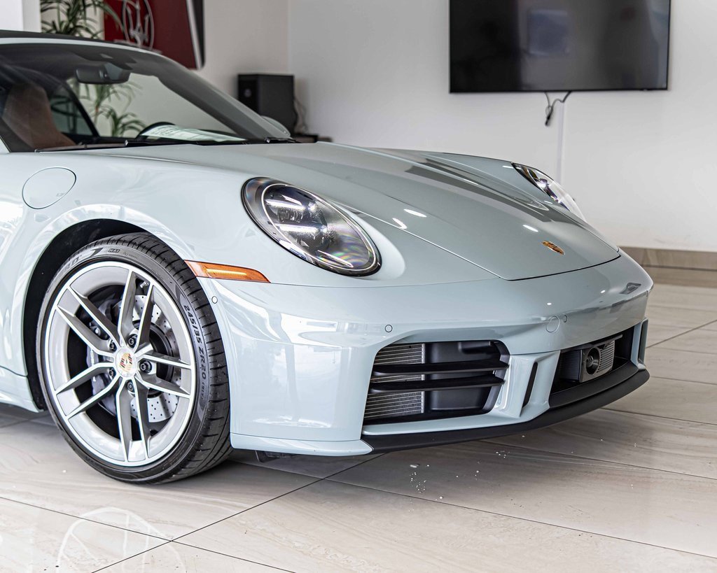 Used 2025 Porsche 911 Carrera image 3