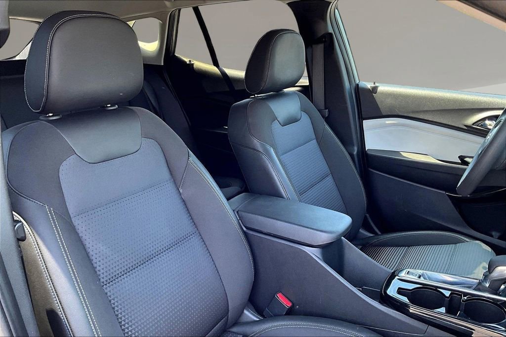 Used 2025 Chevrolet Trax LT FWD image 25