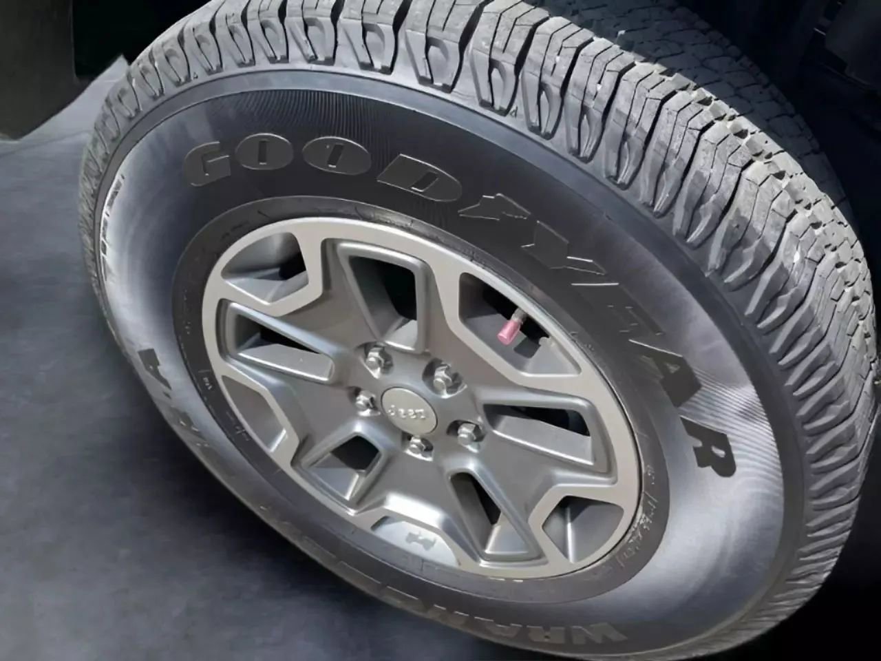 Used 2018 Jeep Wrangler Unlimited Rubicon w/ Cold Weather Group image 12