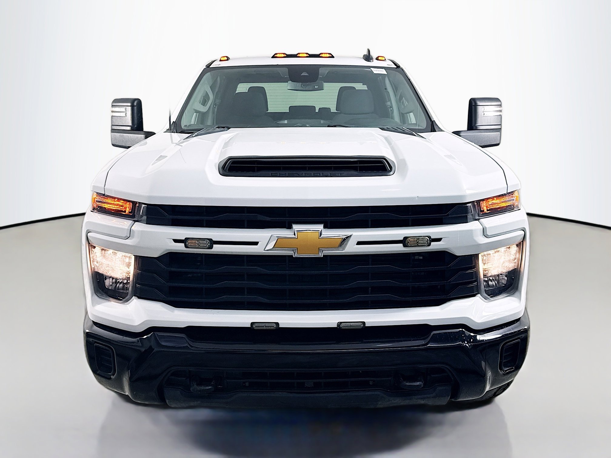 Used 2024 Chevrolet Silverado 2500 Custom w/ Custom Value Package image 2