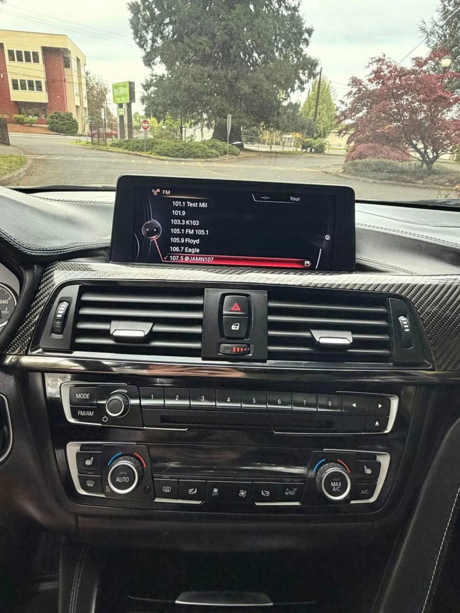 Used 2015 BMW M4 Coupe w/ Lighting Package RWD image 12